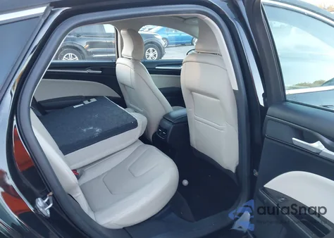 2018 Ford Fusion Titanium z USA, uszkodzony, nr VIN 3FA6P0D96JR168389